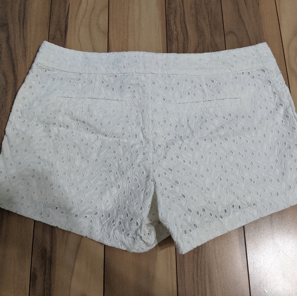 EUC! Lilly Pulitzer Ellie Shorts Resort White Eyelet Size 12 - Picture 3 of 12